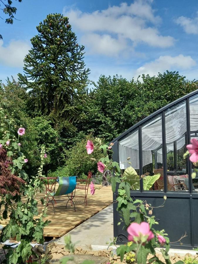 Bed and Breakfast Le Petit Manoir Isigny-le-Buat Exterior foto