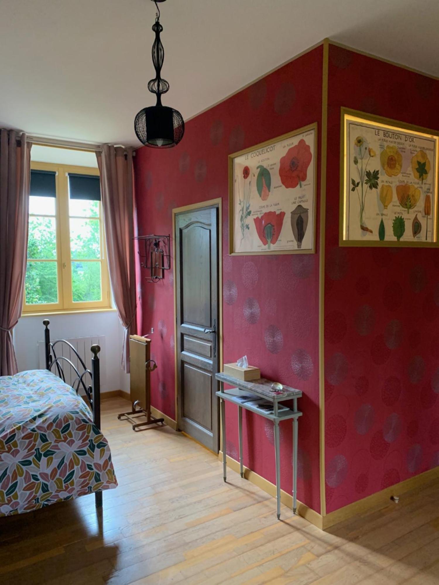 Bed and Breakfast Le Petit Manoir Isigny-le-Buat Exterior foto